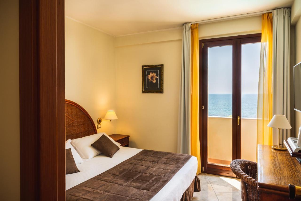 Apulia Hotel Taranto Ara Solis Lido Azzurro Eksteriør billede