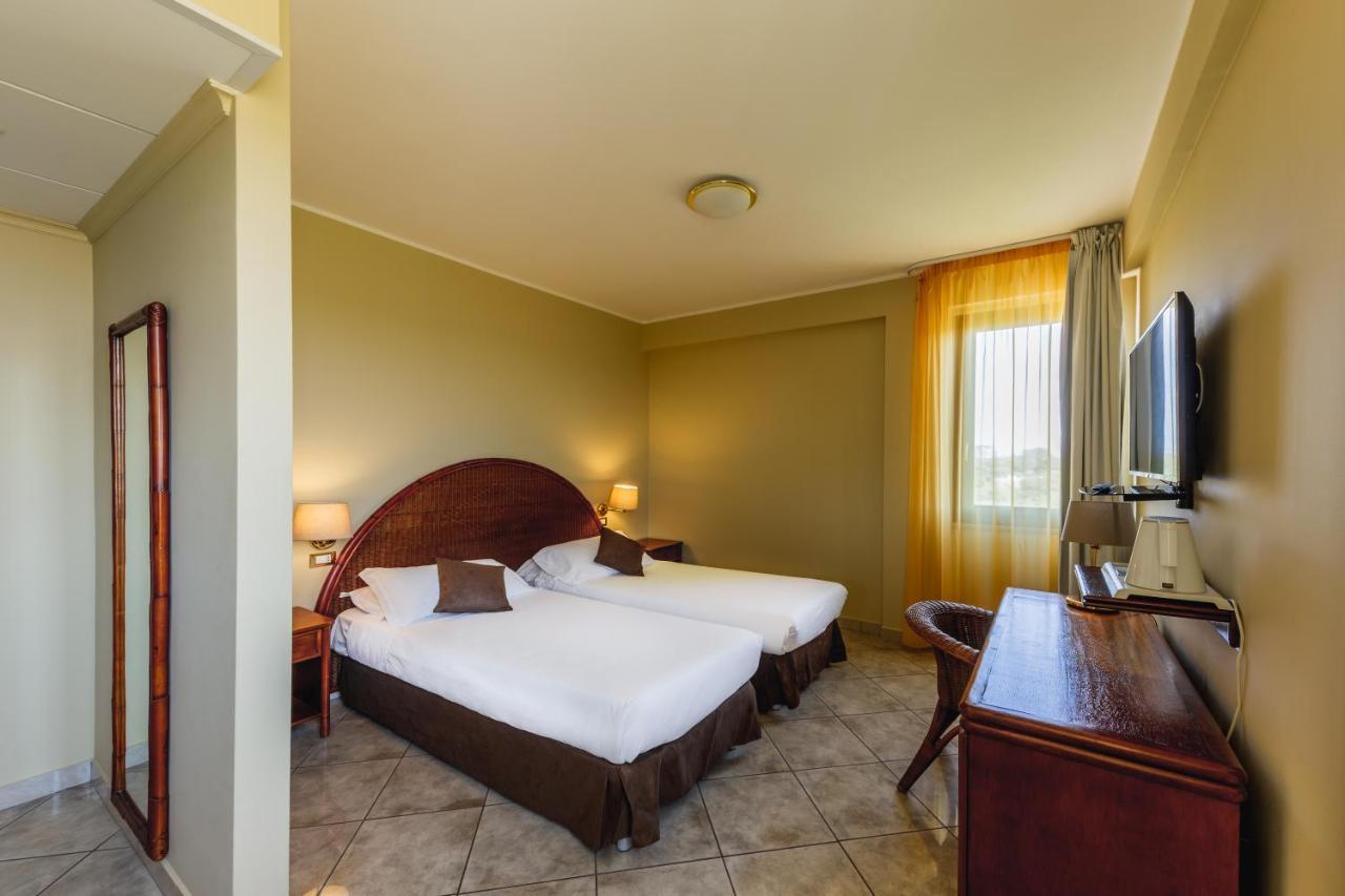 Apulia Hotel Taranto Ara Solis Lido Azzurro Eksteriør billede