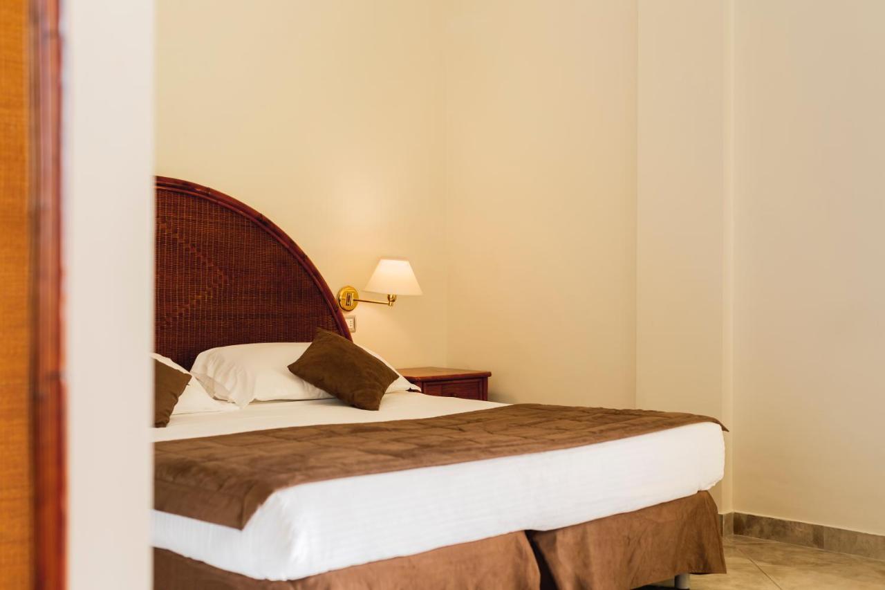 Apulia Hotel Taranto Ara Solis Lido Azzurro Eksteriør billede