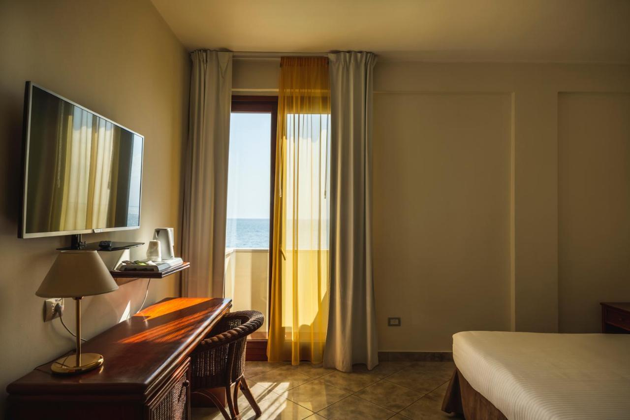 Apulia Hotel Taranto Ara Solis Lido Azzurro Eksteriør billede