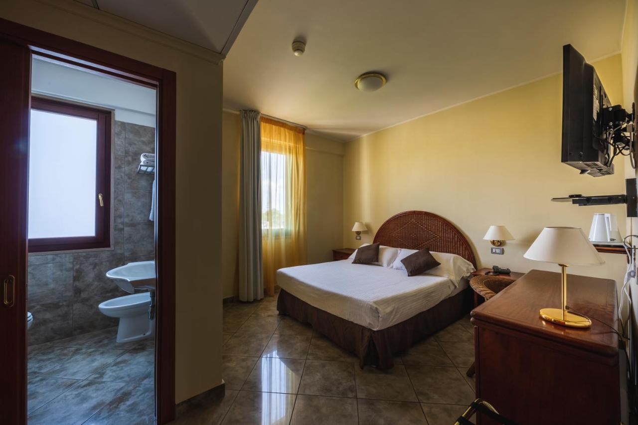 Apulia Hotel Taranto Ara Solis Lido Azzurro Eksteriør billede